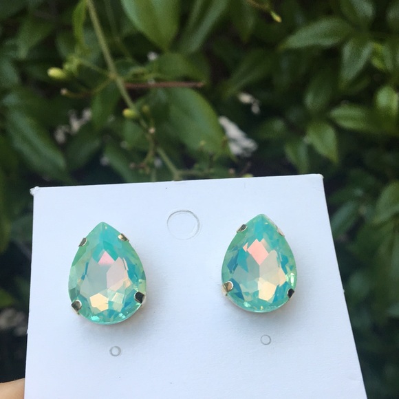 Pastel Peridot-Green Opal Pear Crystal Earrings - Picture 3 of 8